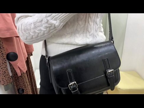 ❤️ Javna masturbacija mlade kujice FeralBerry s dildom u sobi za mjerenje ☑ Domaći porno kod nas ️❤