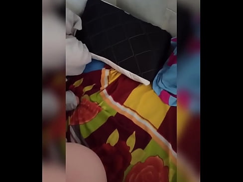 ❤️ Moja cimerica ostaje sama doma jer joj muž ide na odmor a ja koristim priliku da je pojebem i napunim joj dupe mlijekom ☑ Domaći porno kod nas ️❤