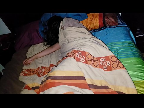 ❤️ Posinak grdi svoju mladu maćehu dok ona spava. ☑ Domaći porno kod nas ️❤
